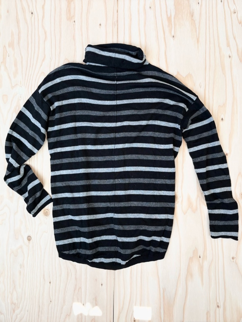 dkny y2k cotton cashmere turtleneck - black gray striped lightweight knit M euc